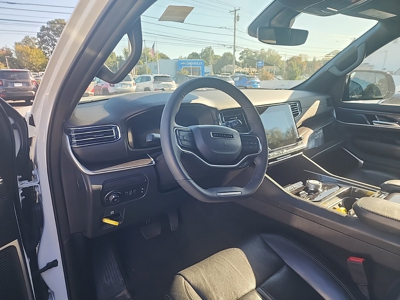 Used 2023 Jeep Wagoneer 4WD w/ Premium Group I image 5