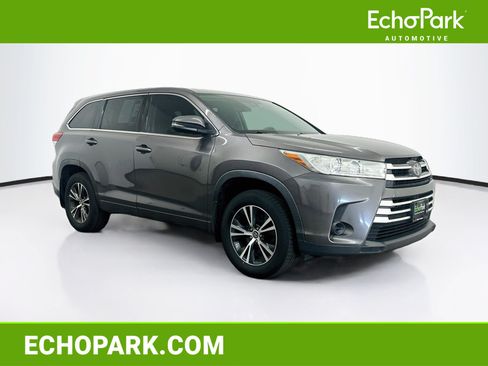 Used 2018 Toyota Highlander LE AWD/4WD image 1
