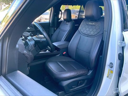 Used 2025 Ford Explorer Platinum w/ LUX Leather Package AWD/4WD image 10