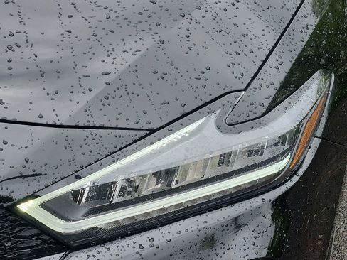 Used 2023 Nissan Maxima SR w/ Sport Mat Group FWD image 9