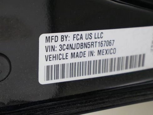 Used 2024 Jeep Compass Latitude image 38