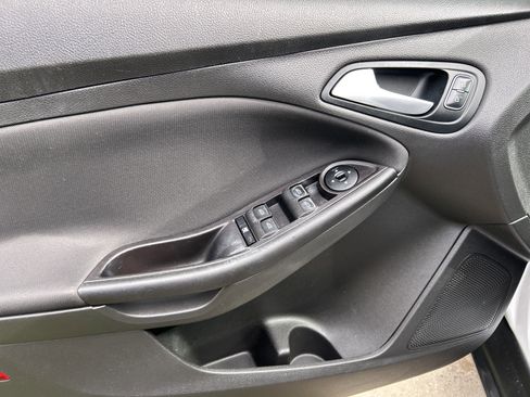 Used 2018 Ford Focus SE image 16