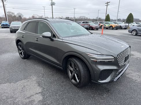 Used 2025 Genesis GV70 3.5T Sport w/ Sport Prestige Package image 3