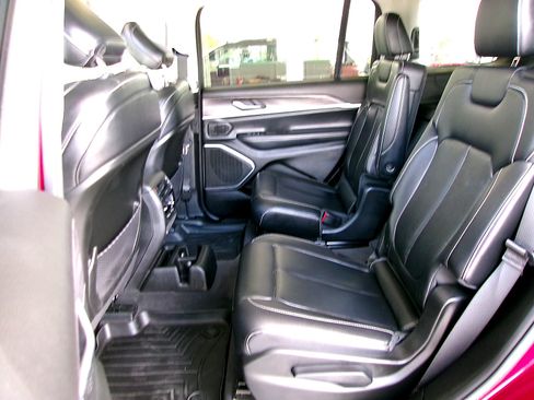Used 2022 Jeep Grand Cherokee L Limited RWD image 19