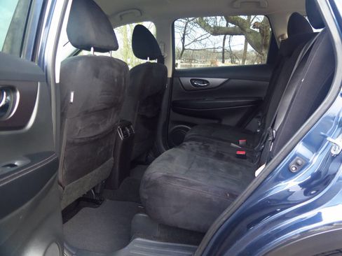 Used 2016 Nissan Rogue SV w/ SV Premium Package image 8