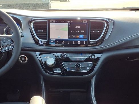 New 2026 Chrysler Pacifica Limited w/ S Appearance Package image 7