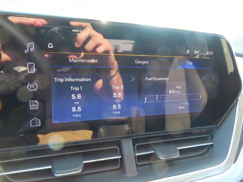 New 2025 Chevrolet Trax LT w/ Sunroof Package image 23