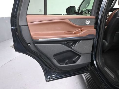 Certified 2025 Lincoln Navigator Reserve AWD/4WD image 25