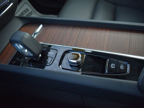 Used 2024 Volvo S60 B5 Plus image 28