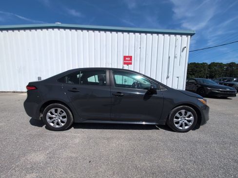 Used 2023 Toyota Corolla LE FWD image 9