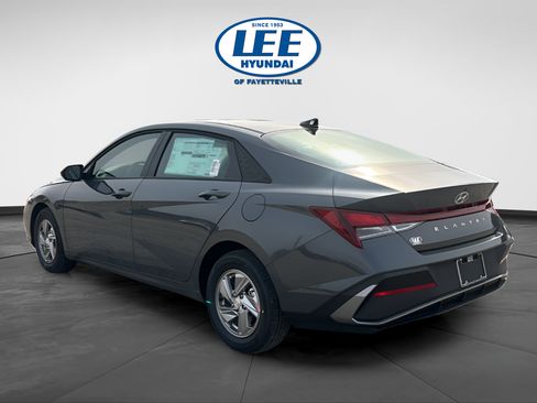 Certified 2026 Hyundai Elantra SE FWD image 4