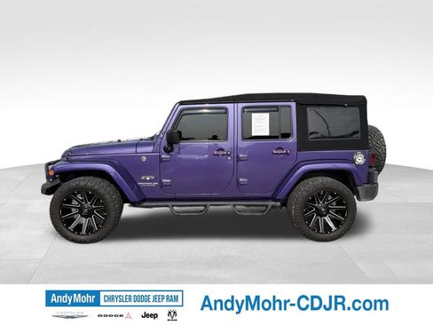 Used 2017 Jeep Wrangler Unlimited Sahara w/ Dual Top Group AWD/4WD image 4