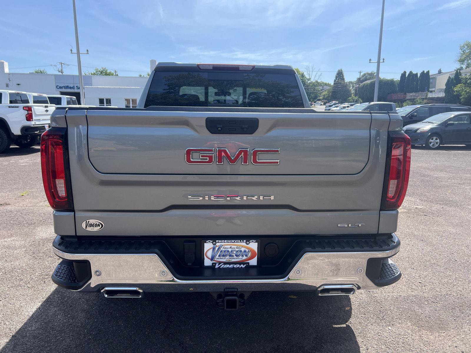 Used 2023 GMC Sierra 1500 SLT w/ SLT Premium Plus Package AWD/4WD image 6