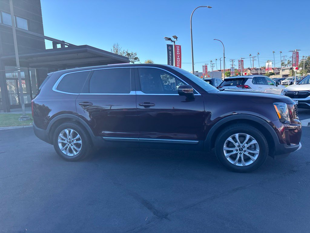 Used 2022 Kia Telluride LX AWD/4WD image 3