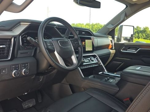 Used 2025 GMC Sierra 2500 Denali AWD/4WD image 25