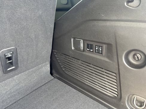 Used 2023 Chevrolet Tahoe Z71 w/ Off-Road Capability Package image 7