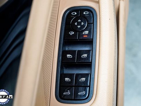 Used 2018 Porsche Panamera image 37