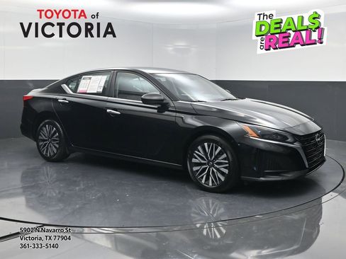 Used 2024 Nissan Altima 2.5 SV image 1