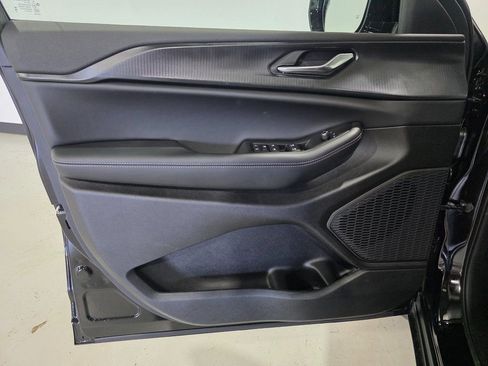New 2025 Jeep Grand Cherokee Altitude AWD/4WD image 18