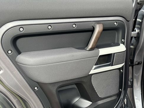 Used 2023 Land Rover Defender 110 S image 12