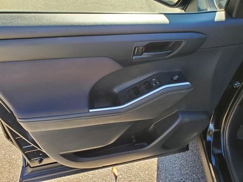 Used 2024 Toyota Highlander LE image 14