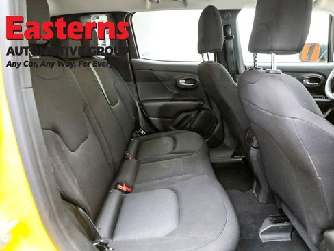 Used 2023 Jeep Renegade Latitude image 23