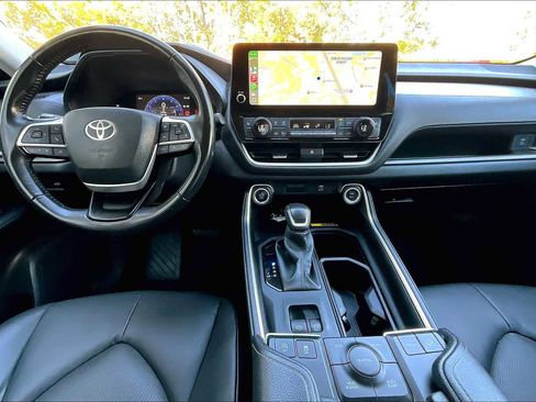 Used 2024 Toyota Grand Highlander XLE image 13