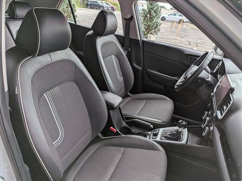 Certified 2025 Hyundai Venue Limited FWD image 12