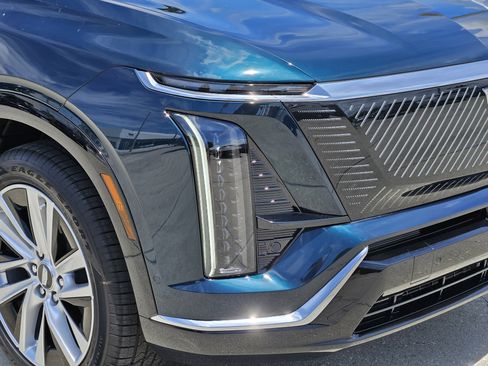 New 2026 Cadillac Vistiq Luxury w/ LPO, Floor Liner Package image 9