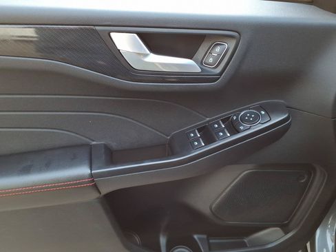Certified 2025 Ford Escape ST-Line Select AWD/4WD image 8