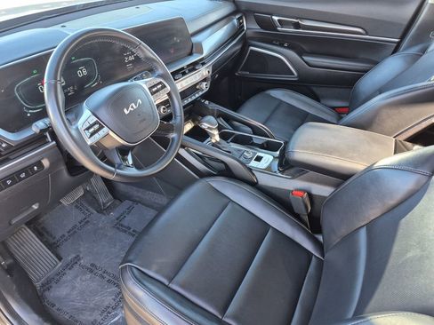 Certified 2025 Kia Telluride S image 12