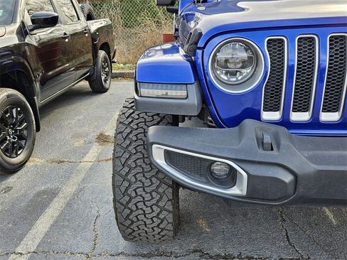 Used 2018 Jeep Wrangler Unlimited Sahara image 7