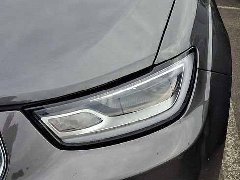 Used 2023 Chrysler Pacifica Touring-L image 4