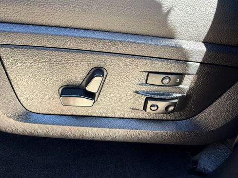 Used 2014 RAM 1500 Laramie w/ Convenience Group AWD/4WD image 19
