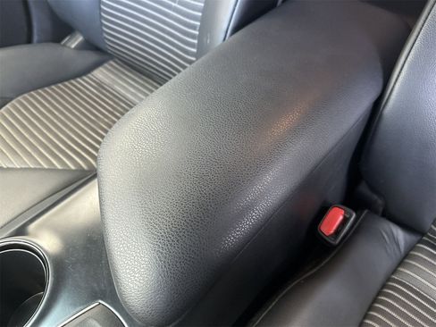 Used 2020 Toyota Camry SE image 33