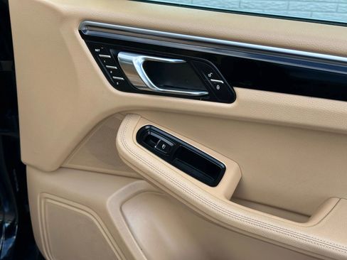 Used 2016 Porsche Macan S image 21