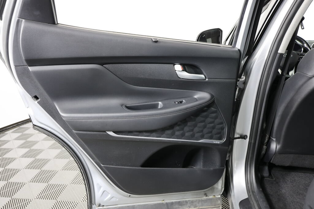 Used 2020 Hyundai Santa Fe SEL AWD/4WD image 16