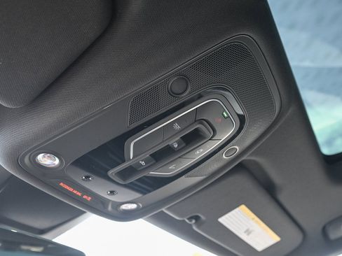 Used 2022 Audi Q8 Premium Plus image 40