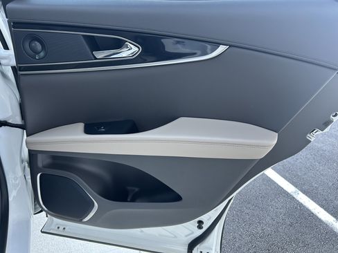 Used 2021 Lincoln Nautilus Reserve image 37