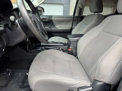 Used 2019 Toyota Tacoma SR w/ SR Convenience Package image 16