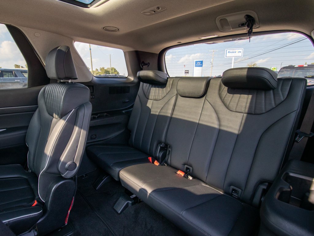 Certified 2024 Hyundai Palisade Limited FWD image 11