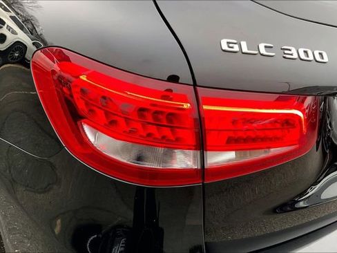 Used 2018 Mercedes-Benz GLC 300 4MATIC image 25