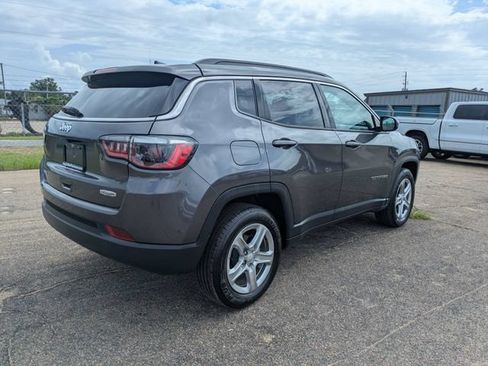Used 2024 Jeep Compass Latitude AWD/4WD image 4