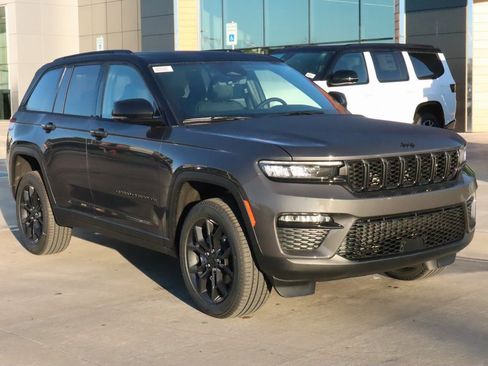 New 2025 Jeep Grand Cherokee Limited image 1