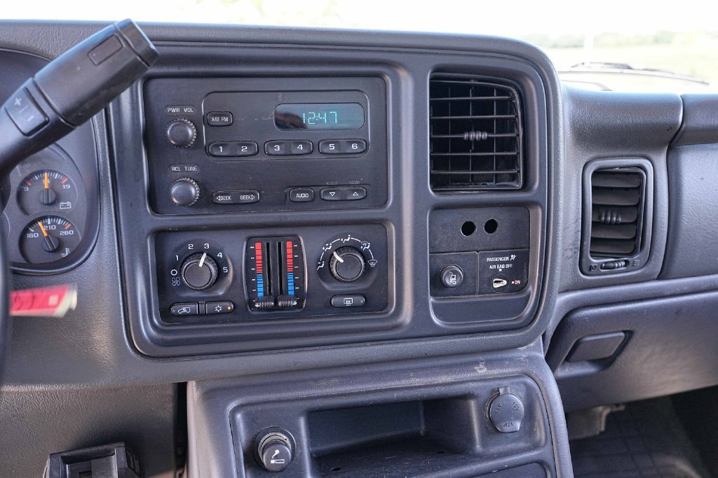 Used 2006 Chevrolet Silverado 2500 W/T w/ Heavy-Duty Power Package AWD/4WD image 26