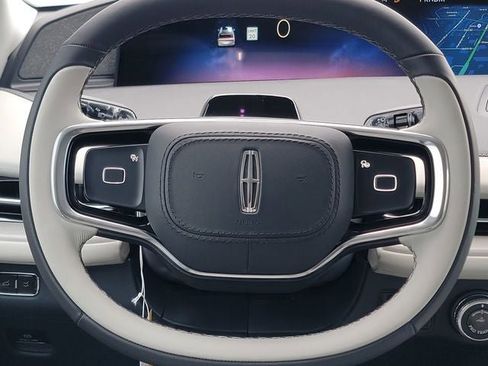 New 2025 Lincoln Navigator L Reserve image 32