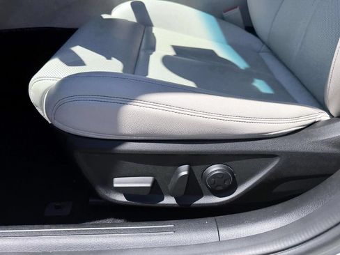 Certified 2025 Genesis G70 2.5T AWD/4WD image 15