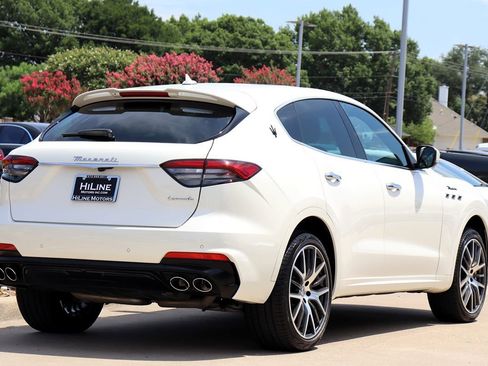 Used 2022 Maserati Levante Modena image 11