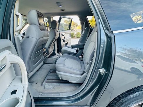 Used 2009 Chevrolet Traverse LT FWD image 17