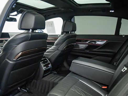 Used 2022 BMW 740i w/ M Sport Package RWD image 22